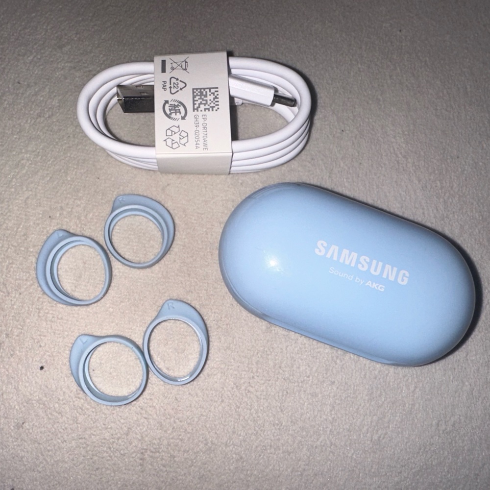 Samsung Galaxy Buds - Blue (Charger + Accessories)